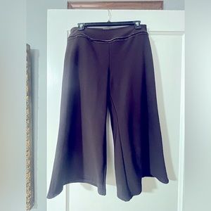 Women’s Capri knit business chocolate casual pants, size L